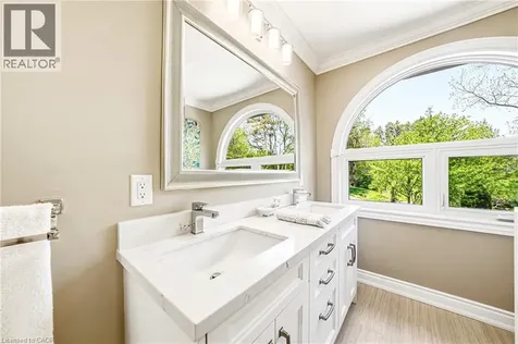 33 Golfview Crescent Dundas ON L9H 6V1