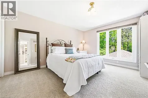 33 Golfview Crescent Dundas ON L9H 6V1