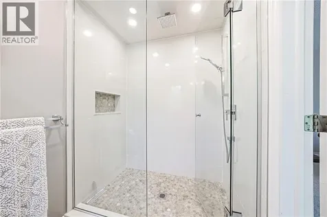 33 Golfview Crescent Dundas ON L9H 6V1