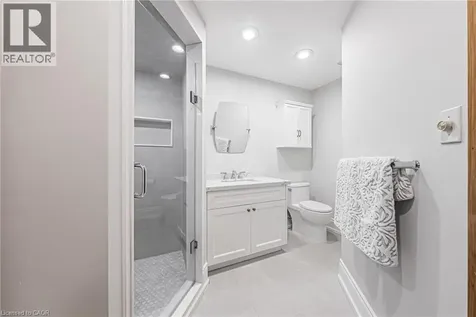 33 Golfview Crescent Dundas ON L9H 6V1