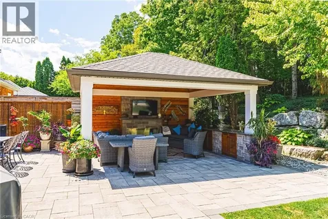 33 Golfview Crescent Dundas ON L9H 6V1