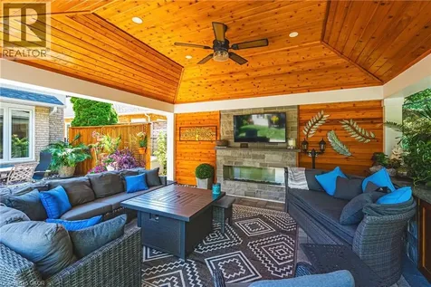 33 Golfview Crescent Dundas ON L9H 6V1