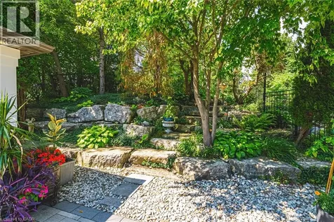 33 Golfview Crescent Dundas ON L9H 6V1