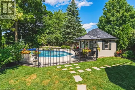 33 Golfview Crescent Dundas ON L9H 6V1