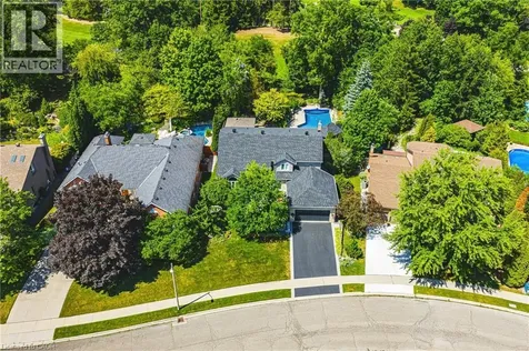33 Golfview Crescent Dundas ON L9H 6V1
