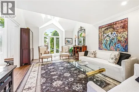 33 Golfview Crescent Dundas ON L9H 6V1