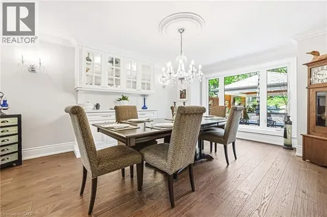 33 Golfview Crescent Dundas ON L9H 6V1