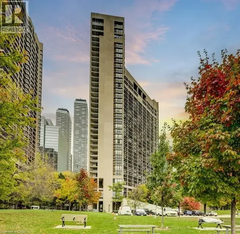 33 Harbour Square Toronto ON M5J 2G2