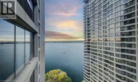 33 Harbour Square Toronto ON M5J 2G2