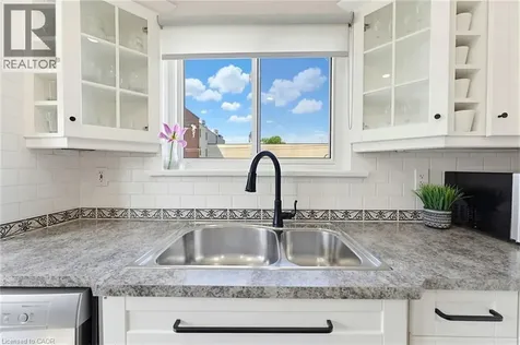140 Parkdale Avenue South Hamilton ON L8K 3P4
