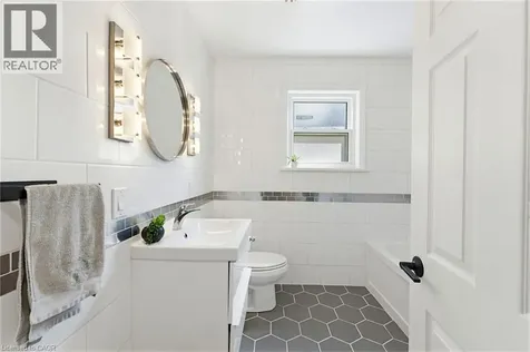 140 Parkdale Avenue South Hamilton ON L8K 3P4