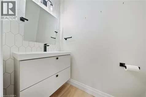 32 Arlington Parkway Paris ON N3L 0G2