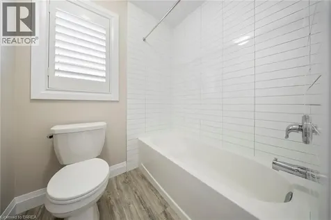 32 Arlington Parkway Paris ON N3L 0G2
