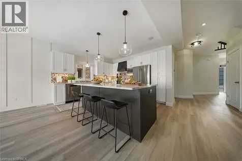 32 Arlington Parkway Paris ON N3L 0G2