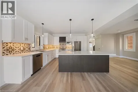 32 Arlington Parkway Paris ON N3L 0G2