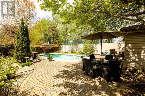 25 Kyle Avenue Ottawa ON K2S 1G9