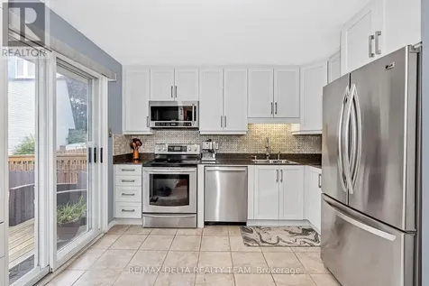 427 Mockingbird Drive Ottawa ON K1E 2A8