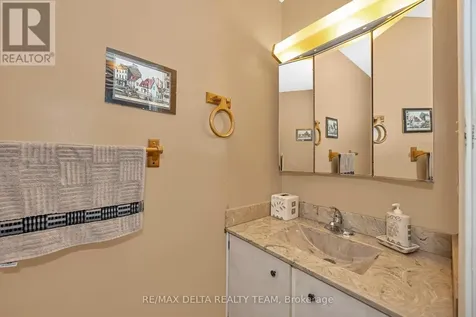 427 Mockingbird Drive Ottawa ON K1E 2A8