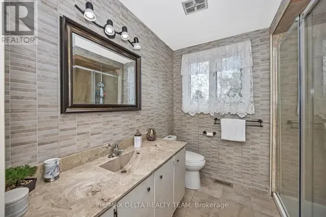 427 Mockingbird Drive Ottawa ON K1E 2A8