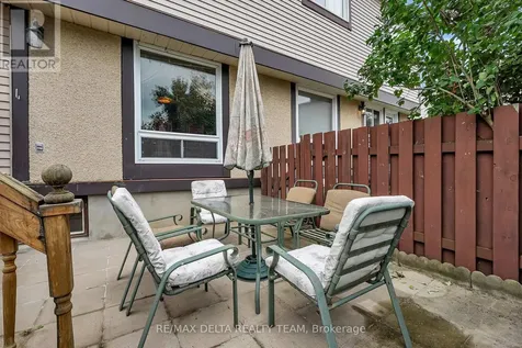 427 Mockingbird Drive Ottawa ON K1E 2A8
