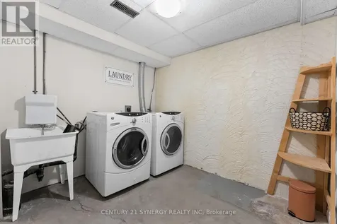 1536 Queensdale Avenue Ottawa ON K1T 1R7