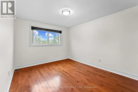 1536 Queensdale Avenue Ottawa ON K1T 1R7