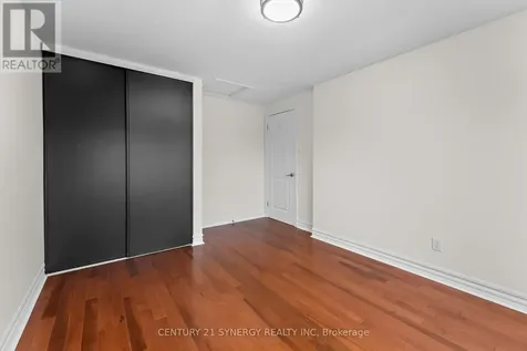 1536 Queensdale Avenue Ottawa ON K1T 1R7