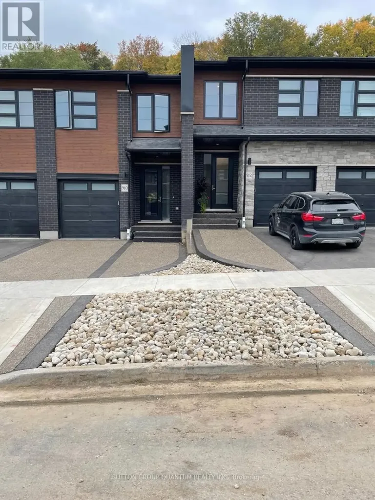 912 Robert Ferrie Drive Kitchener ON N2R 1P2