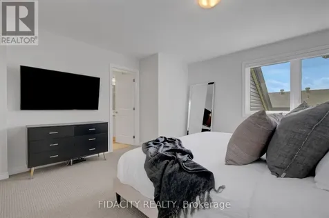 1005 Kijik Crescent Ottawa ON K1X 0G9