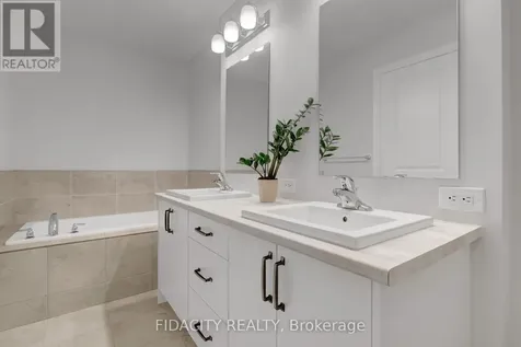 1005 Kijik Crescent Ottawa ON K1X 0G9