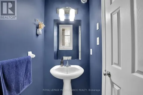 181 Bradwell Way Ottawa ON K1T 4J4