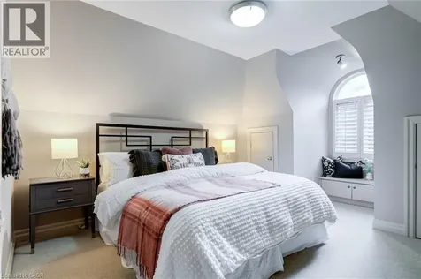 34 Harrington Place Ancaster ON L9G 4Z2