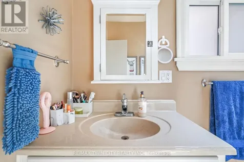 27 Ada Avenue Brantford ON N3T 4K8