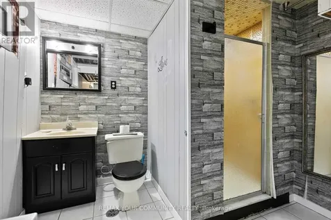 4276 Howard Avenue Windsor ON N9G 1P3