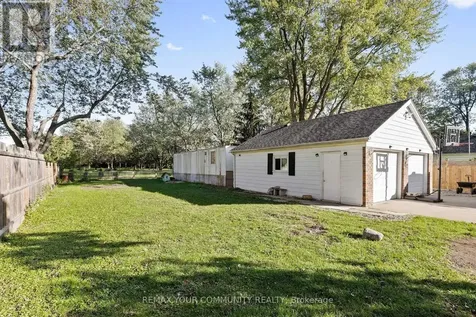 4276 Howard Avenue Windsor ON N9G 1P3