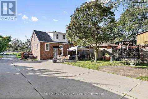 4276 Howard Avenue Windsor ON N9G 1P3