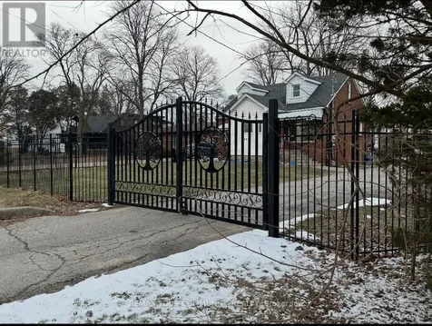 4276 Howard Avenue Windsor ON N9G 1P3