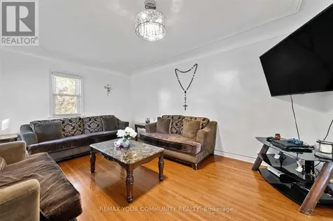 4276 Howard Avenue Windsor ON N9G 1P3