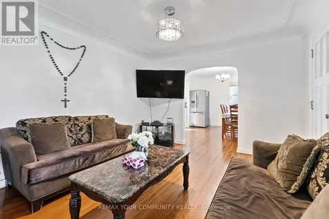 4276 Howard Avenue Windsor ON N9G 1P3