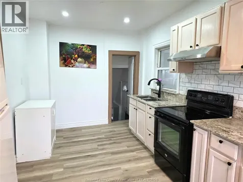 1126 Louis Avenue Windsor ON N9A 1Y2