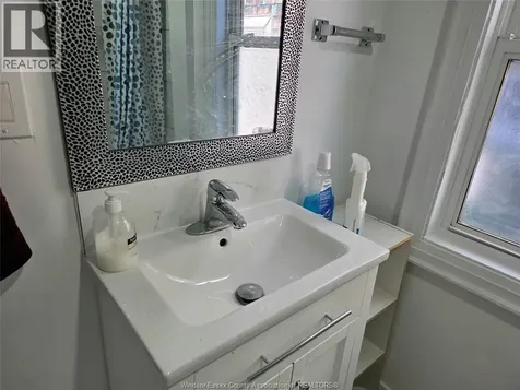 1126 Louis Avenue Windsor ON N9A 1Y2