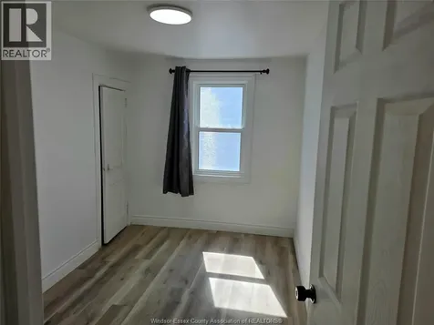 1126 Louis Avenue Windsor ON N9A 1Y2
