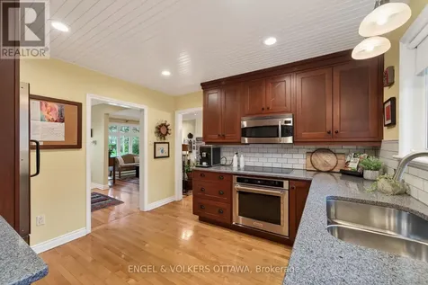 853 Wingate Drive Ottawa ON K1G 1S4