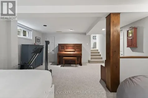 853 Wingate Drive Ottawa ON K1G 1S4