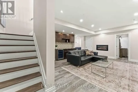 7025 Still Meadow Way Ottawa ON K4P 0C9