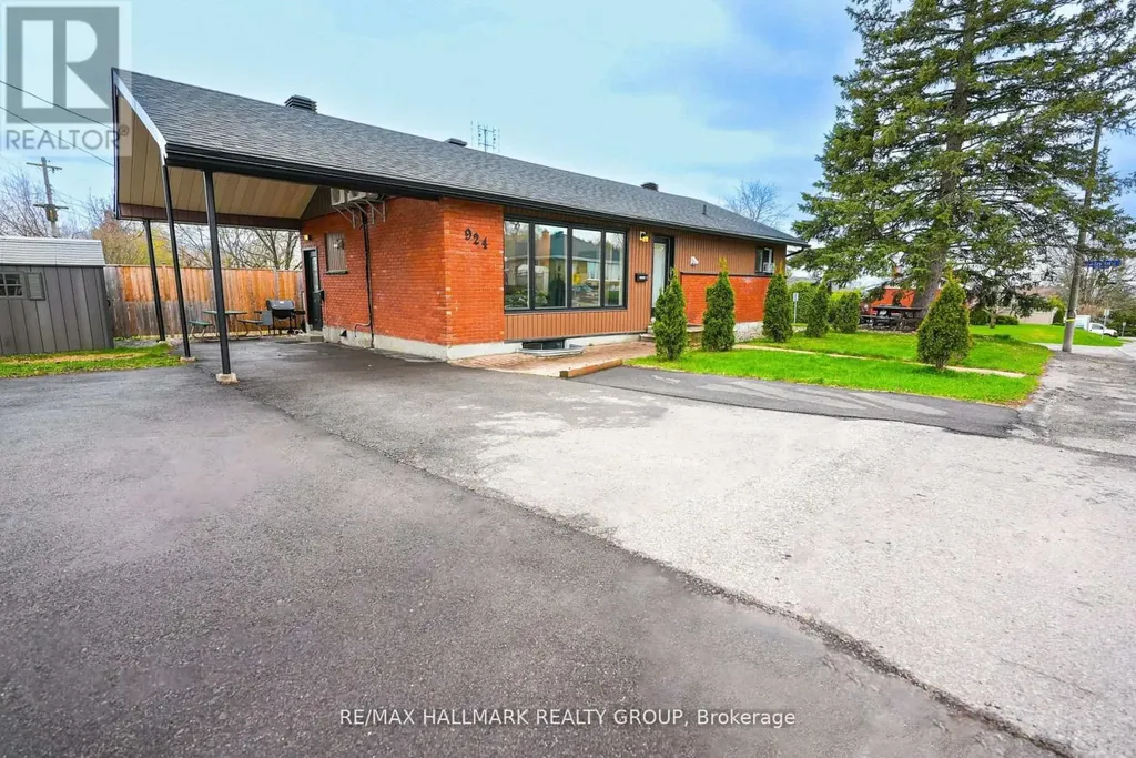 924 Bermuda Avenue Ottawa ON K1K 0V6