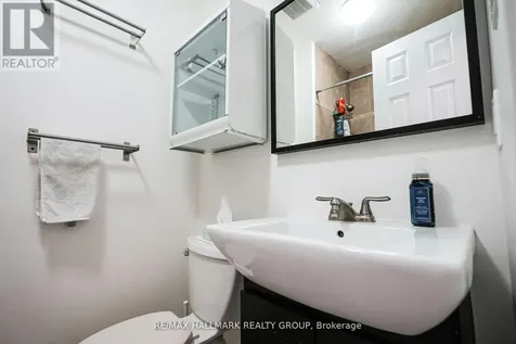 924 Bermuda Avenue Ottawa ON K1K 0V6