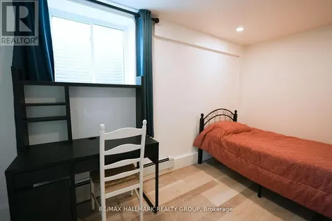 924 Bermuda Avenue Ottawa ON K1K 0V6