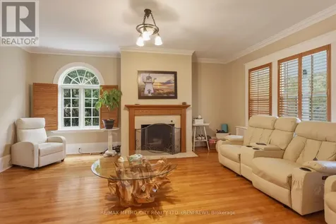 560 Raglan Street South Renfrew ON K7V 1R8