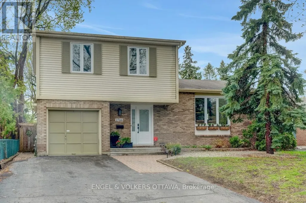 2766 Harwood Avenue Ottawa ON K2B 8H7